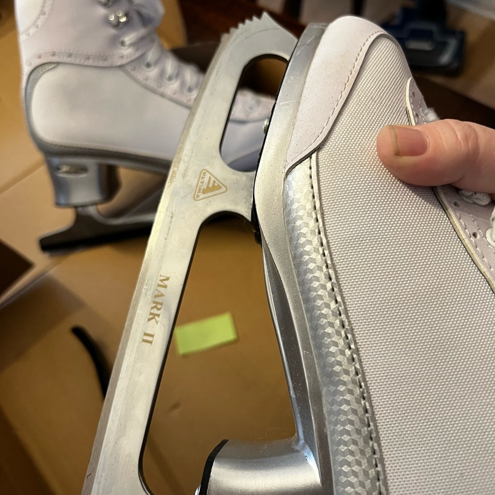 NIB Jackson Ultima CS3400 figure skates SZ6